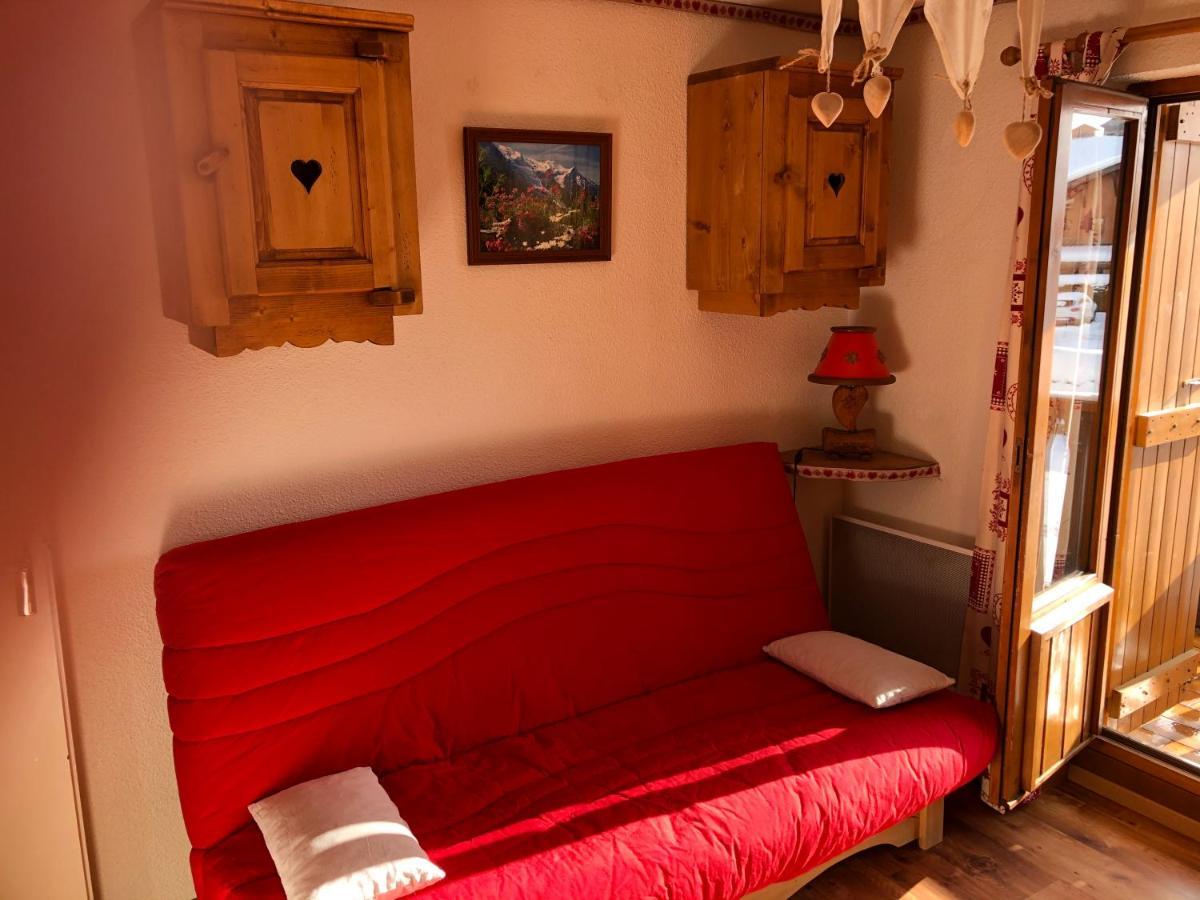 Village Apartment *